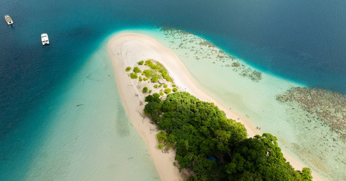 Andaman tour packages Jolly Buoy island turquoise water